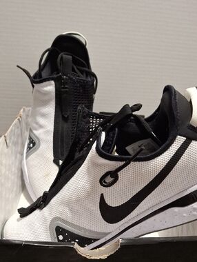 Nike Men’s White and Black Athletic Mesh Trainers